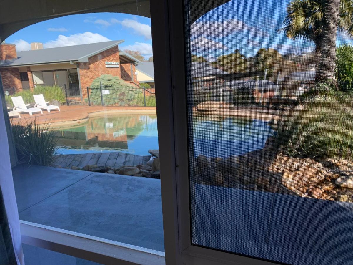 Thunderbird Motel Yass Exterior photo